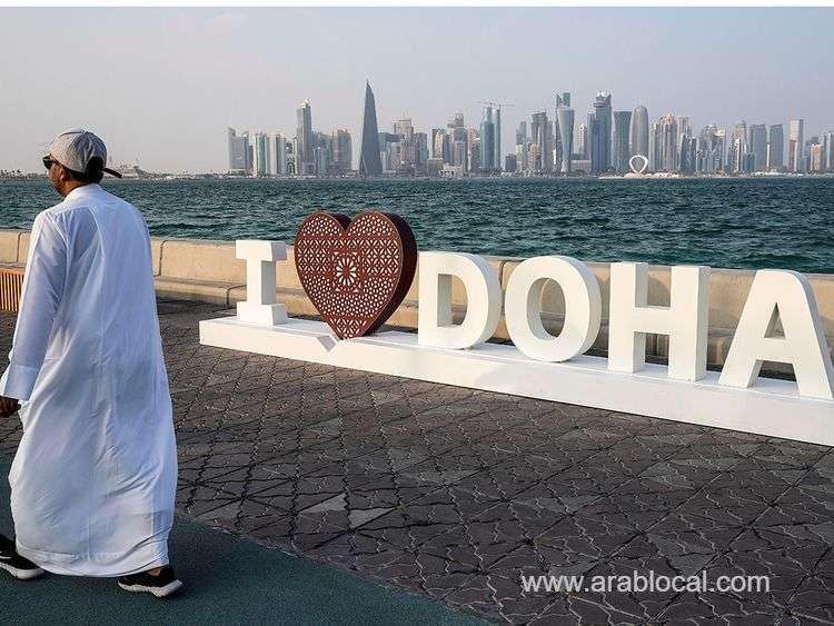 qatar-dress-code-for-government-employees-no-sports-shoes-with-traditional-attire_qatar