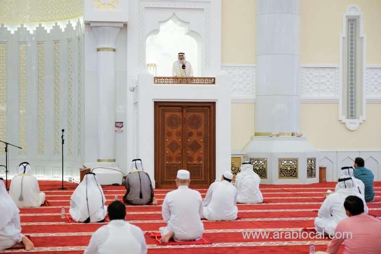 peoples-celebrating-eid-al-fitr,-by-maintaining-social-distancing_qatar