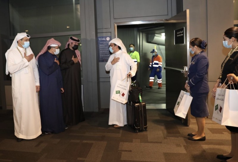 first flight from saudi to qatar