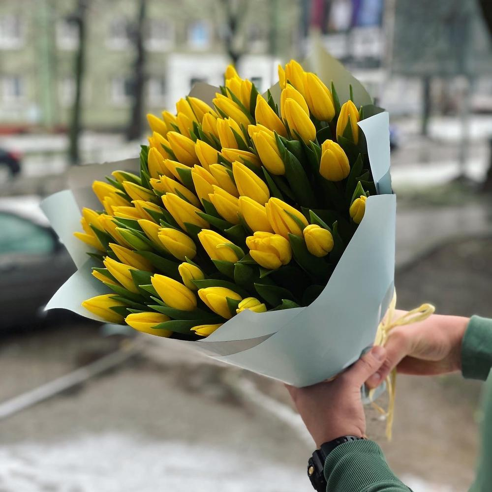 8 unconventional and creative ways to include flowers in your home decor